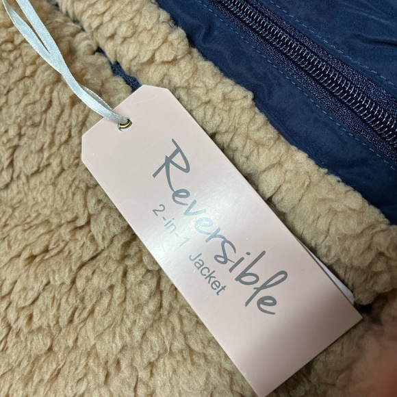 NWT Reversible Faux Fur Jacket (Beige and Navy) no tag on inside - Picture 2 of 8